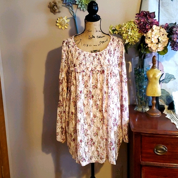 Suzanne Betro Floral Top - Picture 1 of 9